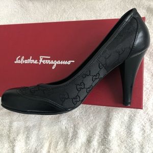 Salvatore Ferragamo EUC Heels, Sz 6.5